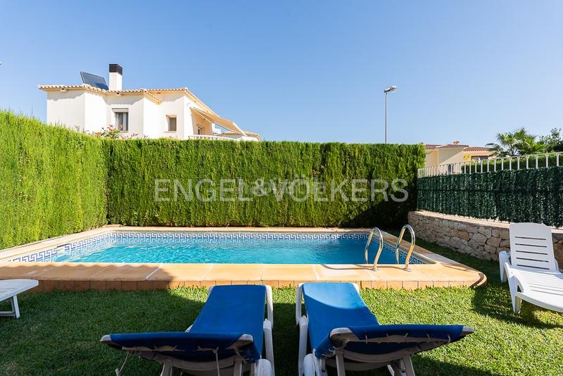 Foto 7f939743-a438-48a4-b3db-011a0fd70d77. Casa villa junto a la playa nova en Oliva nova Oliva