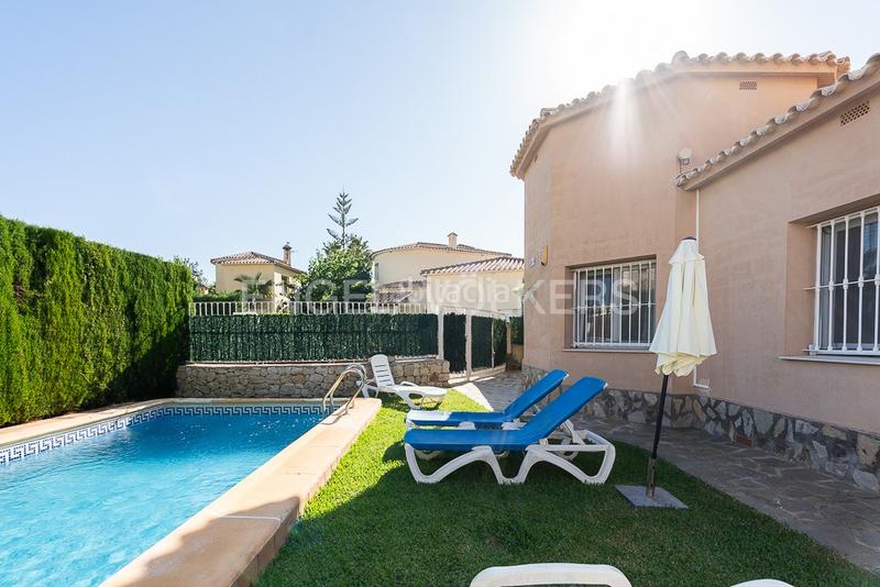 Foto 8b8c4a52-3afb-4fa4-9f58-efdc38aac30d. Casa villa junto a la playa nova en Oliva nova Oliva