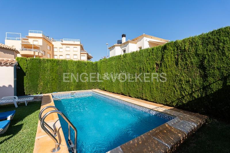 Foto f50097d7-34fe-473b-b36c-c95a5732b1f6. Casa villa junto a la playa nova en Oliva nova Oliva