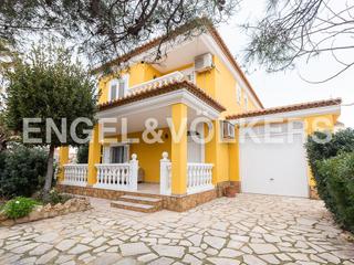 Casa a El Marenyet. Lujo en primera linea de mar en cullera