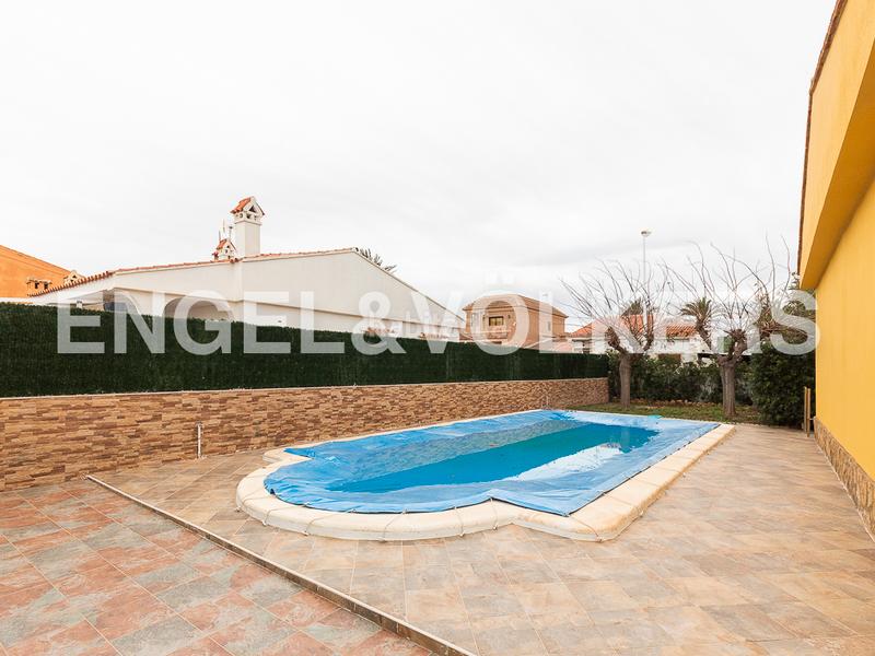 Foto cf74fa40-4223-4bab-84b5-5619920ae387. Casa amb calefacció aparcament piscina a El Marenyet Cullera