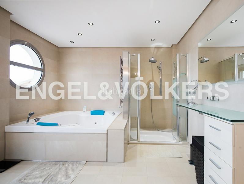 Foto 2cfd24f6-e3d3-4bbb-a7c8-c2ac5dd45154. Rent country house with heating parking pool in Cumbres de Calicanto Torrent