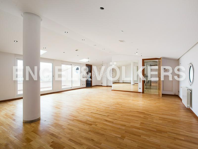 Foto 7a726665-5b47-4f3a-975e-2d8fd41b9a0c. Rent country house with heating parking pool in Cumbres de Calicanto Torrent