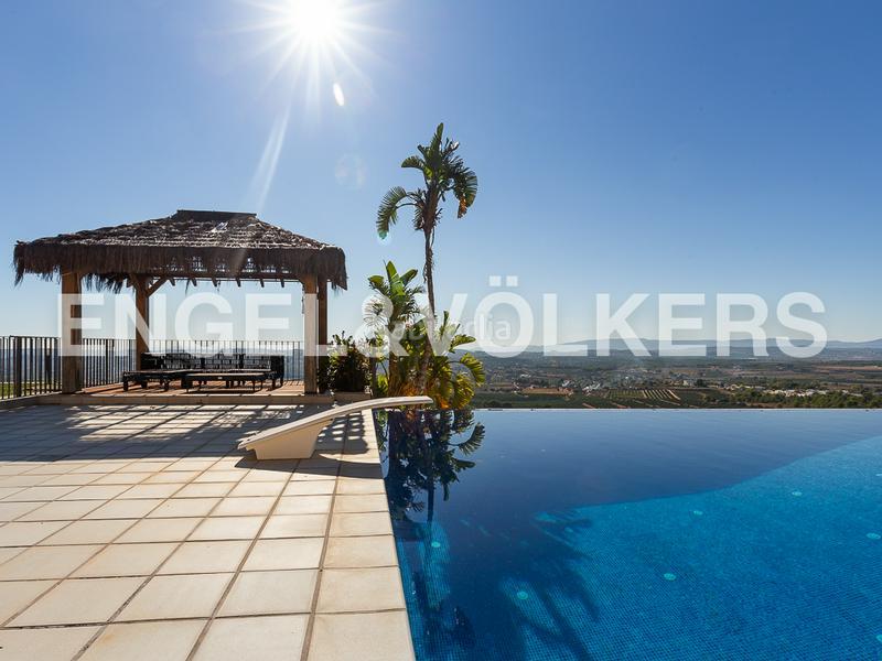 Foto 9af6e9eb-8843-4560-9f42-b17ca9d11377. Rent country house with heating parking pool in Cumbres de Calicanto Torrent