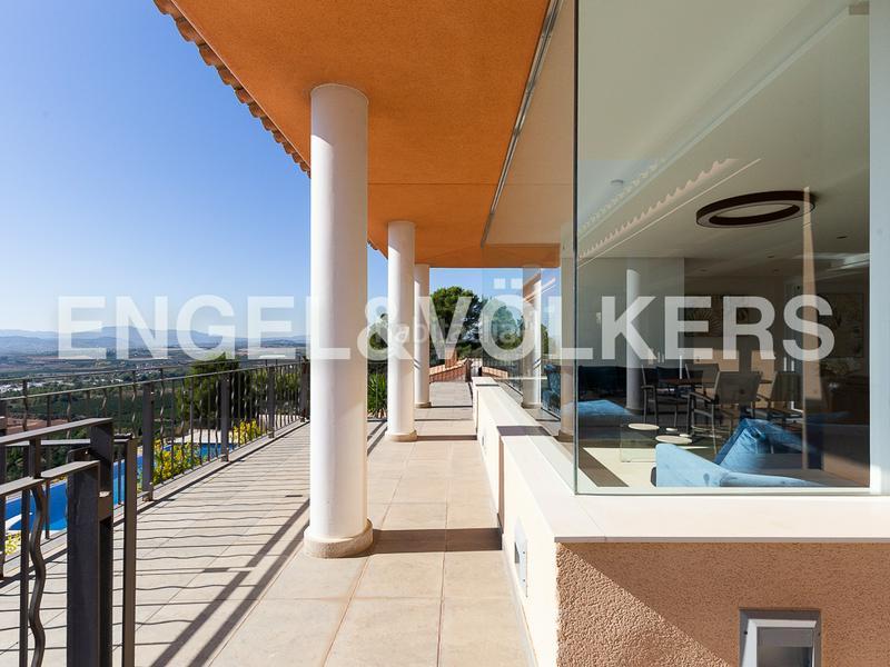 Foto df524d67-32f6-40ff-9c42-0c631b16bf2c. Rent country house with heating parking pool in Cumbres de Calicanto Torrent