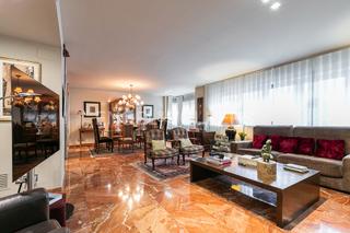 Apartament  Pascual y genis. Piso con garaje en pascual y genis