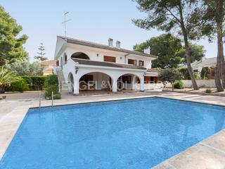 Casa a Urbanizaciones. Magnífica villa en san gerardo