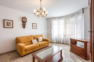 Maison à Onda. Casa adosada de 4 dormitorios en onda con garaje y terraza  opor