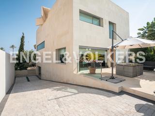 Casa a El Dossel - Mareny de San Lorenzo. Chalet con estilo minimalista en cullera