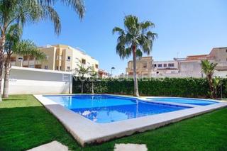 Appartement à Ondara. Amplio apartamento en bonita urbanización con pisicina