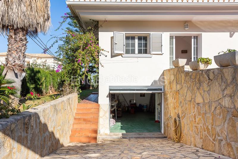 Foto 3e6a7ac2-37b8-4d75-9948-0e5d806df86d. Casa  con sol de invierno y vistas al mar. en Dénia