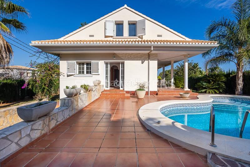 Foto 6ae13600-d451-4b89-b3ba-53ef97ad9634. Casa  con sol de invierno y vistas al mar. en Dénia