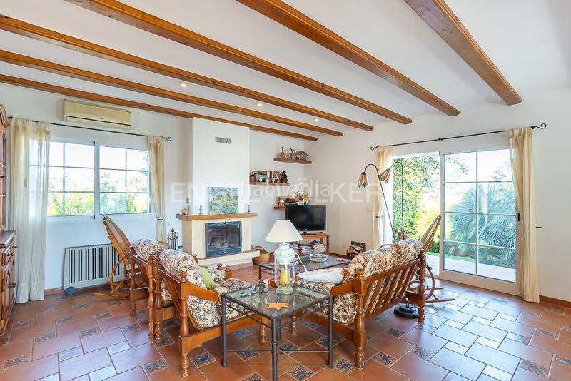 Foto a3efdf2e-9608-4b76-b3c5-1a5362b2c6f0. Casa  con sol de invierno y vistas al mar. en Dénia