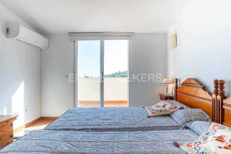 Foto a9d4c12c-5e3f-4669-9cfc-ad1f91ce5443. Casa  con sol de invierno y vistas al mar. en Dénia