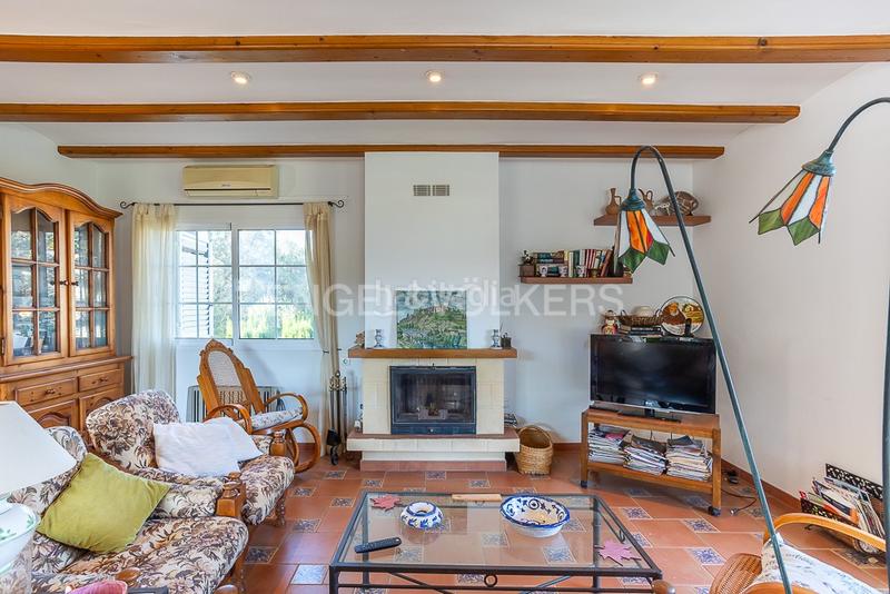 Foto b5ed4da6-6166-4cfb-b383-f56354e84240. Casa  con sol de invierno y vistas al mar. en Dénia