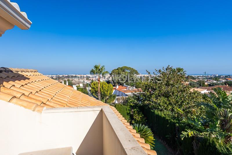 Foto b954c1b8-7a83-41ac-b11d-3309c1855891. Casa  con sol de invierno y vistas al mar. en Dénia