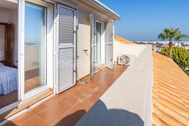 Foto c9b44dba-2651-4632-8f50-90d18f32f30a. Casa  con sol de invierno y vistas al mar. en Dénia