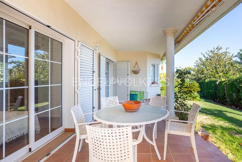 Foto ed45257d-68fb-4976-9701-f7dcb2e63aa4. Casa  con sol de invierno y vistas al mar. en Dénia