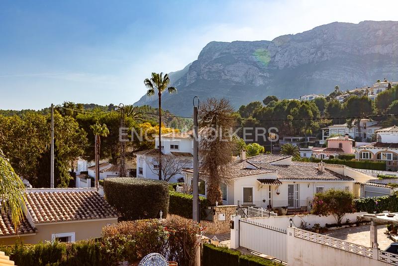 Foto ef9b0a2f-e6fc-441e-9171-0b922ef215a6. Casa  con sol de invierno y vistas al mar. en Dénia