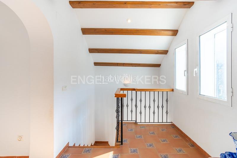 Foto f8a3f30d-b894-4207-b7e6-da167f4878e9. Casa  con sol de invierno y vistas al mar. en Dénia