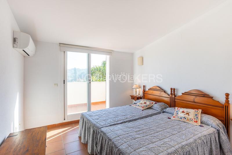 Foto fc8ed20e-6c19-4efc-994b-4129ed956524. Casa  con sol de invierno y vistas al mar. en Dénia