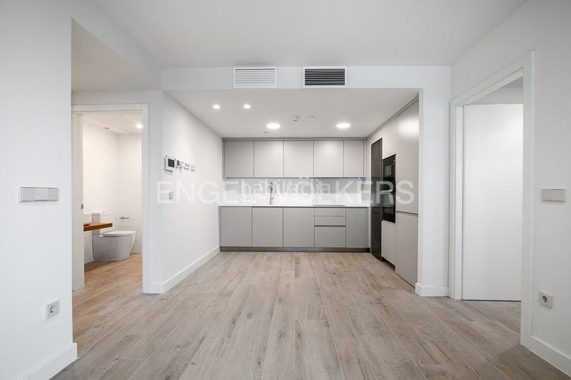 Foto 0833d0a1-0749-4be1-ac02-0436ffe3bc03. Apartamento  con terraza en torre ikon en Valencia