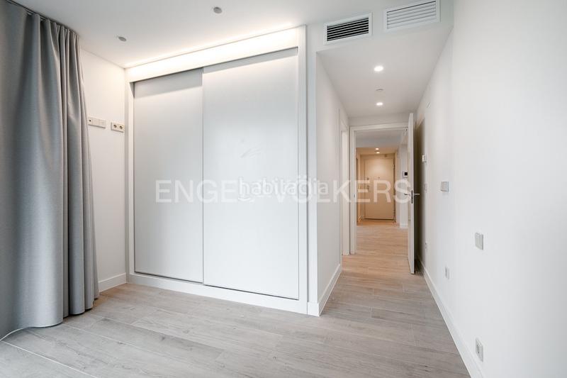 Foto 10f52442-4241-408b-94bd-83ce8aecb55c. Apartamento  con terraza en torre ikon en Valencia
