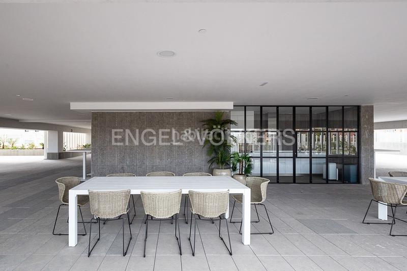 Foto 14397ec3-91f1-4ada-b81b-8d3827c818b9. Apartamento  con terraza en torre ikon en Valencia