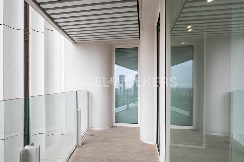 Foto 72ccca6c-6a9d-4104-aec9-be119bd25cc0. Apartamento  con terraza en torre ikon en Valencia