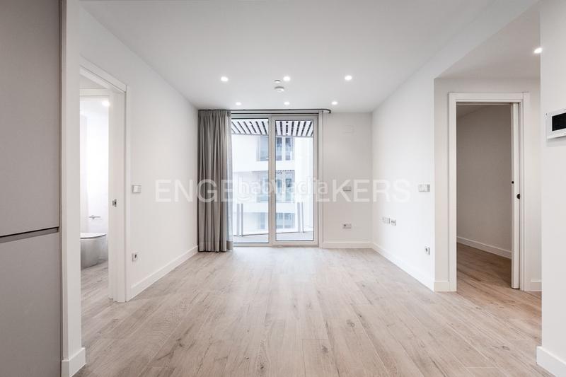 Foto 8b832884-4807-43c5-b388-253c73b1d20b. Apartamento  con terraza en torre ikon en Valencia