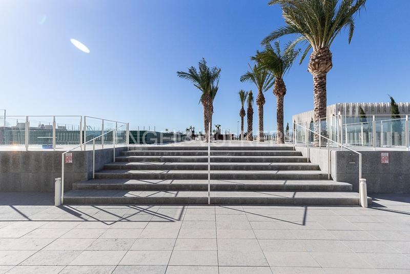 Foto a2276ce1-e83a-4b6c-a4df-306922b4ad26. Apartamento  con terraza en torre ikon en Valencia