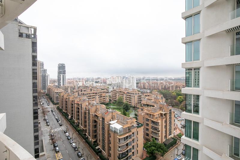 Foto c55ba659-20f5-436e-96de-b6f7664e90e3. Apartamento  con terraza en torre ikon en Valencia