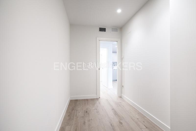 Foto ed82953d-69a9-429a-8e87-254d4d51a0cf. Apartamento  con terraza en torre ikon en Valencia