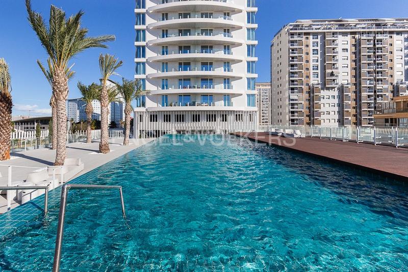 Foto f3755567-9ac4-4a89-a562-5c478378f087. Apartamento  con terraza en torre ikon en Valencia