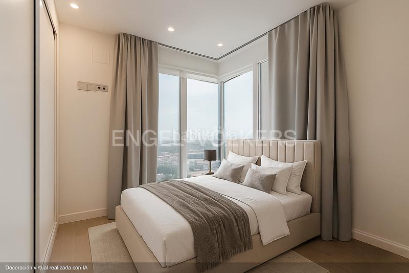 Foto 32ee8316-c246-4320-aa6d-8cb6bcf6aa9a. Apartamento  con terraza en torre ikon en Valencia