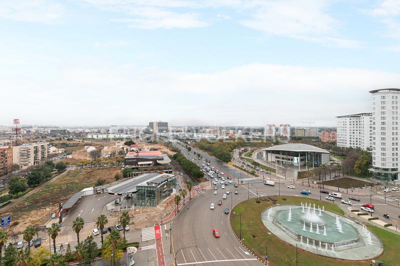 Foto 58ce2999-3a2f-4389-be55-590520fa4a19. Apartamento  con terraza en torre ikon en Valencia