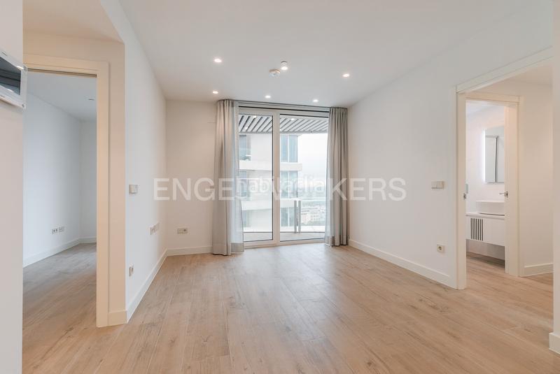 Foto 72ea297d-caa5-4eec-a723-0077e8717f33. Apartamento  con terraza en torre ikon en Valencia