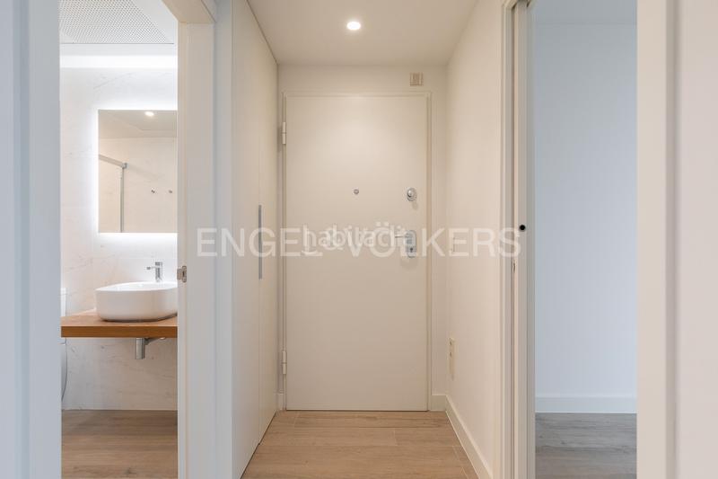 Foto b74db1a3-29ab-4dd8-86b1-49f573d16754. Apartamento  con terraza en torre ikon en Valencia