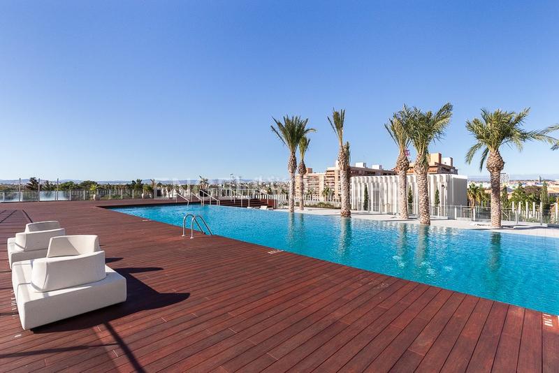 Foto b8d67ab5-d863-46be-a0e6-5a6a82c3c901. Apartamento  con terraza en torre ikon en Valencia