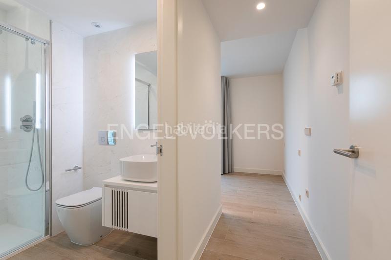 Foto d2000d2f-e1be-42f6-8e62-0d391ef98b29. Apartamento  con terraza en torre ikon en Valencia