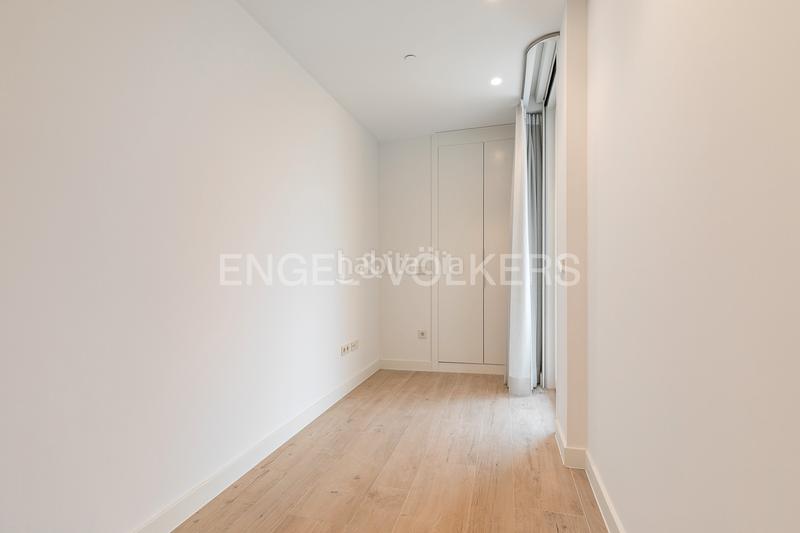 Foto dd822322-3515-4454-b50e-5879b7849900. Apartamento  con terraza en torre ikon en Valencia