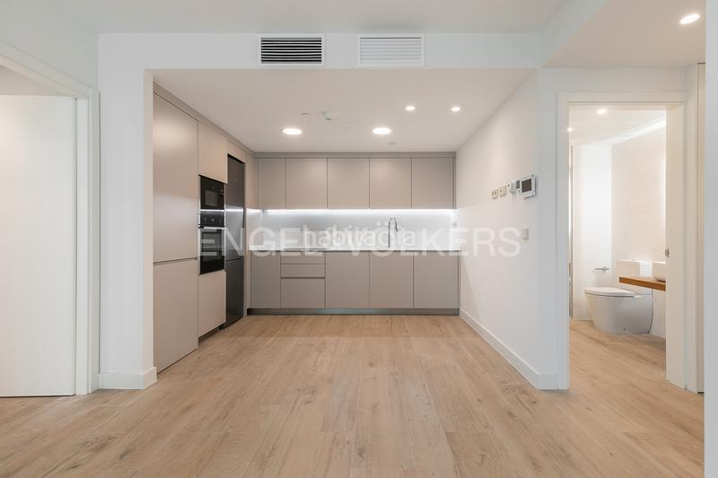 Foto e451a565-7408-4446-8793-eae98b77ae8a. Apartamento  con terraza en torre ikon en Valencia