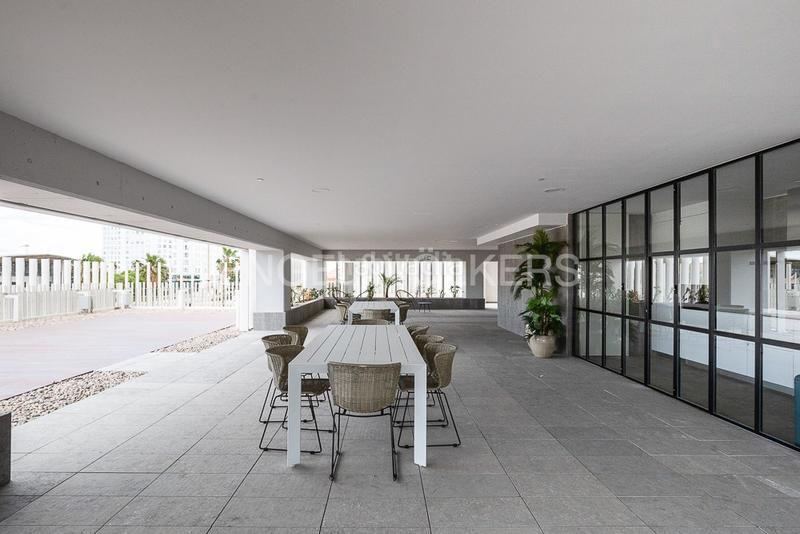 Foto e5650845-e41b-4982-8a46-a11100353575. Apartamento  con terraza en torre ikon en Valencia