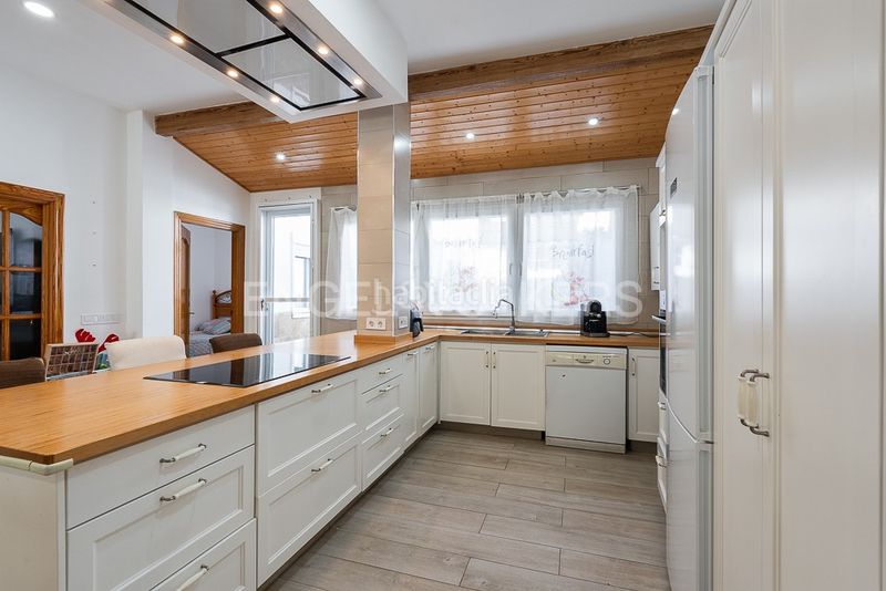 Foto 050ea732-e5e5-4c19-abcf-9cd8009d1f65. Casa amb calefacció a El Cabanyal-El Canyamelar Valencia