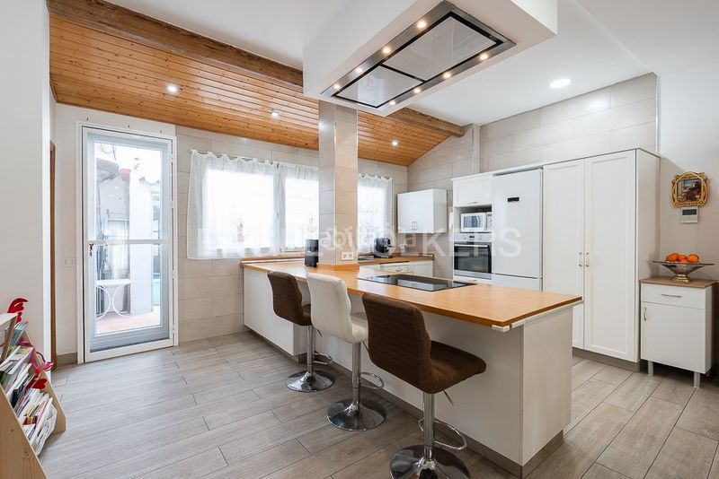 Foto 145dbc87-d304-4f1b-8001-e9870932234e. Casa amb calefacció a El Cabanyal-El Canyamelar Valencia