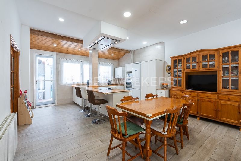 Foto 1a62c7d1-e9d6-4b3a-9179-2563528a35de. Casa amb calefacció a El Cabanyal-El Canyamelar Valencia