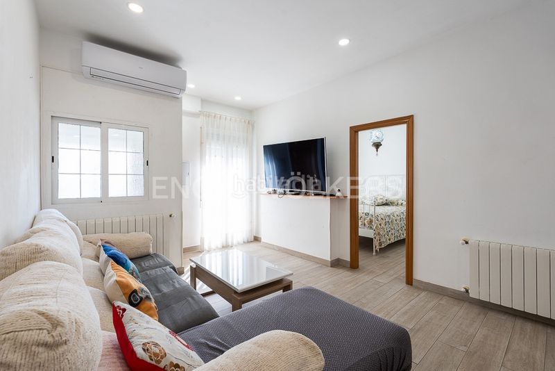 Foto 30d0319f-4b18-4d49-8b69-3833a06e0da6. Casa amb calefacció a El Cabanyal-El Canyamelar Valencia