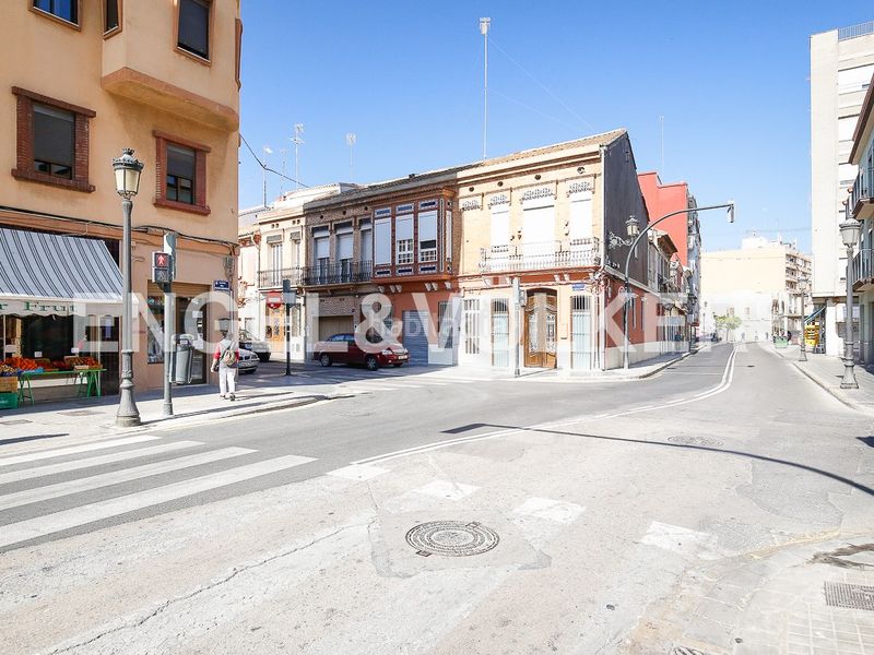 Foto 39c05ac4-97e0-44d8-a51f-97ca5f5ce172. Casa amb calefacció a El Cabanyal-El Canyamelar Valencia