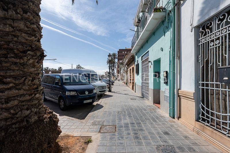 Foto 3a0b9bc3-1b88-40e0-aef7-3bd21883f91d. Casa amb calefacció a El Cabanyal-El Canyamelar Valencia