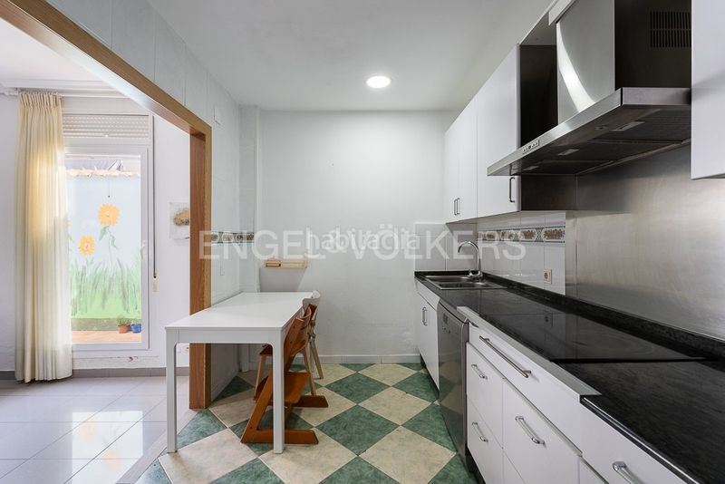 Foto ba47875d-3119-4a26-9f0b-f467d8687bc9. Casa amb calefacció a El Cabanyal-El Canyamelar Valencia